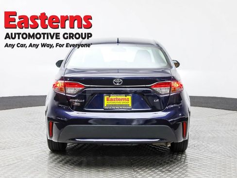 Used 2022 Toyota Corolla LE image 6