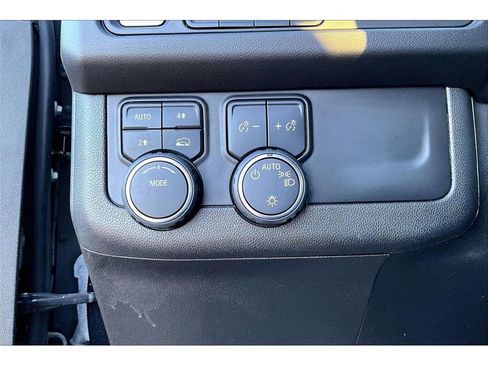 Used 2024 Chevrolet Suburban LS image 15