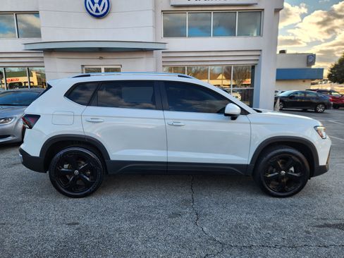 Certified 2025 Volkswagen Taos SEL w/ Black Wheel Plus Package image 6