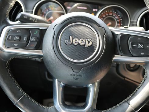 Used 2018 Jeep Wrangler Unlimited Sahara AWD/4WD image 23