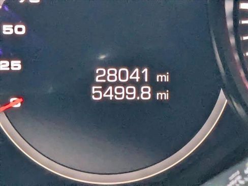 Used 2017 Porsche Panamera image 11