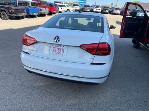 Used 2016 Volkswagen Passat 1.8T SE w/ Lighting Package FWD image 8