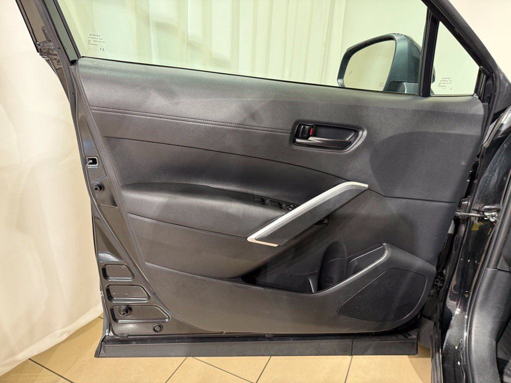 Certified 2023 Toyota Corolla Cross LE w/ Moonroof Package AWD/4WD image 15