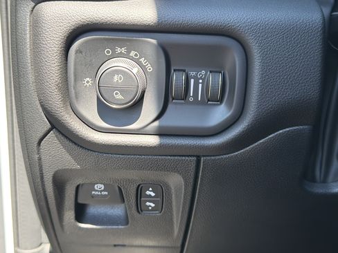 Used 2025 RAM 1500 Big Horn AWD/4WD image 37