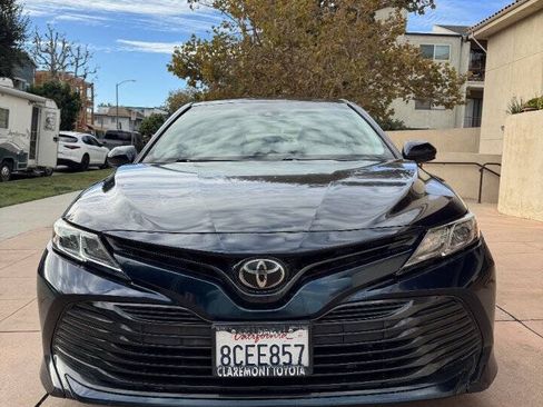 Used 2018 Toyota Camry LE FWD image 2