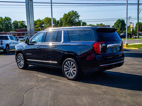 Used 2021 GMC Yukon XL Denali w/ Denali Premium Package AWD/4WD image 5