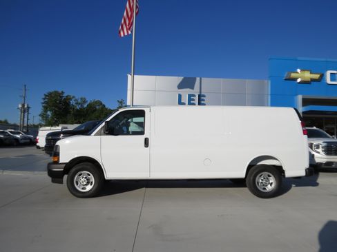 New 2026 Chevrolet Express 2500 Extended RWD image 3
