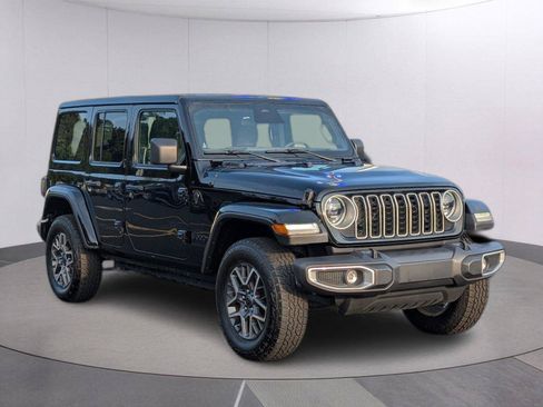 Used 2025 Jeep Wrangler Unlimited Sahara AWD/4WD image 9