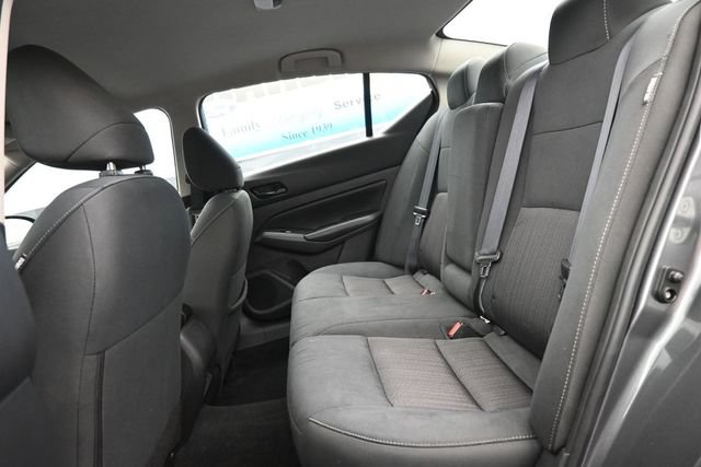 Used 2025 Nissan Altima 2.5 SV FWD image 18