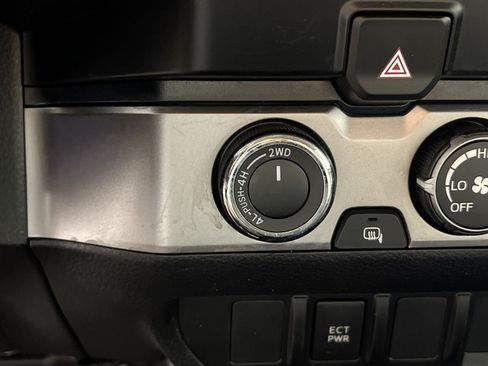 Used 2023 Toyota Tacoma SR w/ SR Convenience Package AWD/4WD image 32