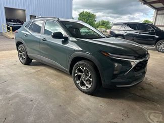 Used 2025 Chevrolet Trax LT FWD video 1