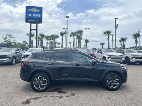 Certified 2025 Chevrolet Trax LT w/ Driver Confidence Package FWD image 17