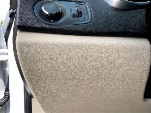 Used 2013 Cadillac SRX Luxury FWD image 33