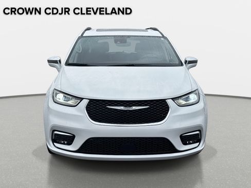 Used 2022 Chrysler Pacifica Limited image 10