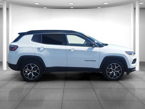 Used 2025 Jeep Compass Limited AWD/4WD image 8