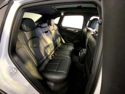 Certified 2026 Porsche Macan AWD/4WD image 23