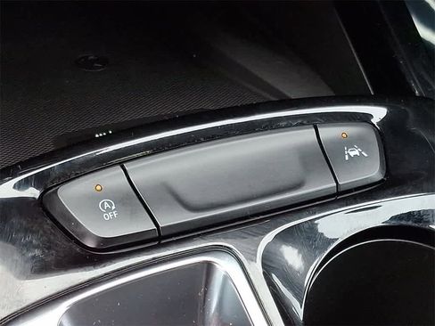 Used 2024 Chevrolet Trax RS w/ Sunroof Package image 24