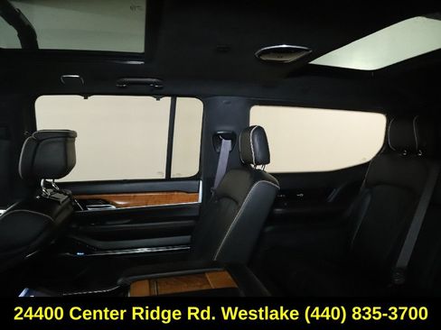 Used 2022 Jeep Grand Wagoneer Series III AWD/4WD image 15