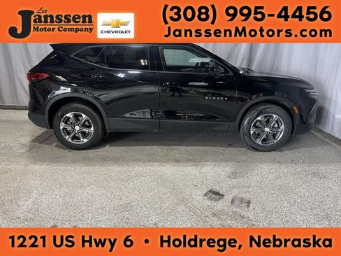 Used 2025 Chevrolet Blazer LT AWD/4WD image 1