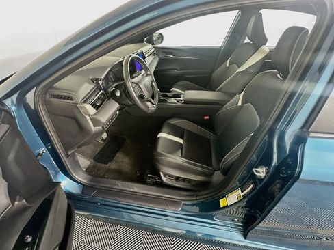 Used 2025 Toyota Camry SE FWD image 13