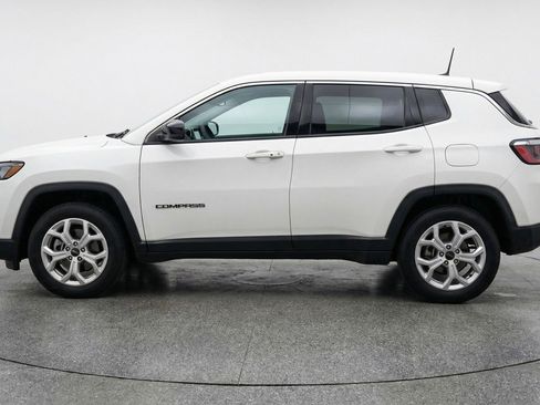 Used 2025 Jeep Compass Latitude AWD/4WD image 5