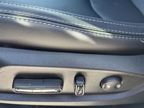 Used 2025 Honda Pilot Touring image 12