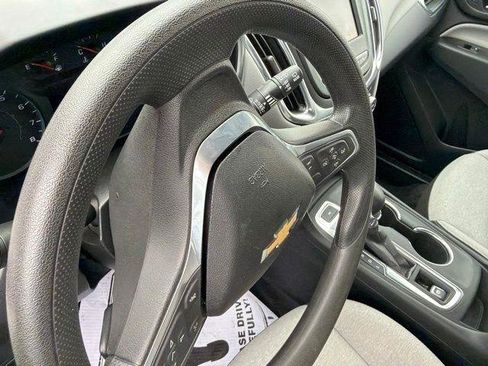 Used 2022 Chevrolet Equinox LS AWD/4WD image 12