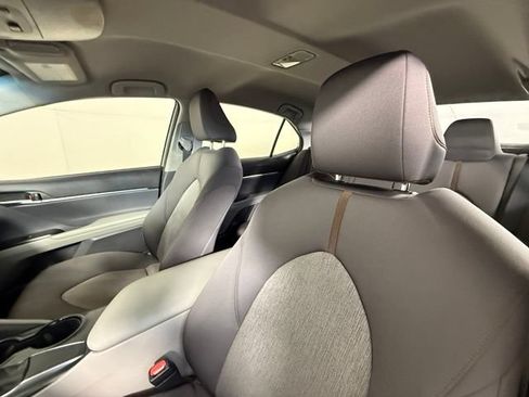 Used 2018 Toyota Camry LE w/ Convenience Package FWD image 5