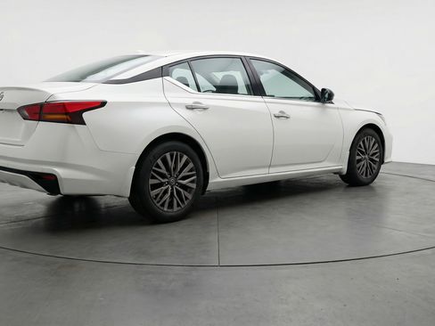 Used 2025 Nissan Altima 2.5 SV image 9