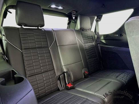 Used 2022 Cadillac Escalade Sport Platinum image 34