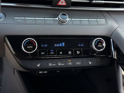 Used 2025 Hyundai Elantra SEL FWD image 17