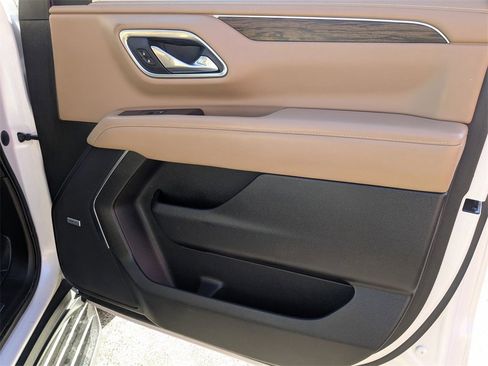 Used 2021 Chevrolet Suburban Premier image 28