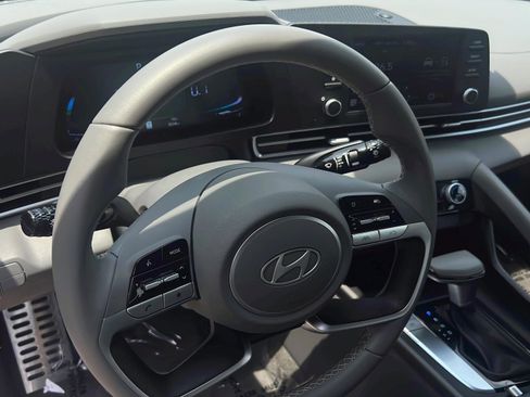 Certified 2026 Hyundai Elantra Sport FWD image 9