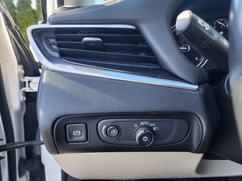 Used 2019 Buick Enclave Essence image 25