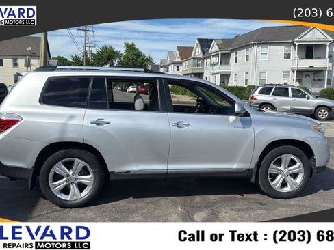Used 2011 Toyota Highlander Limited w/ Tow Pkg AWD/4WD image 8