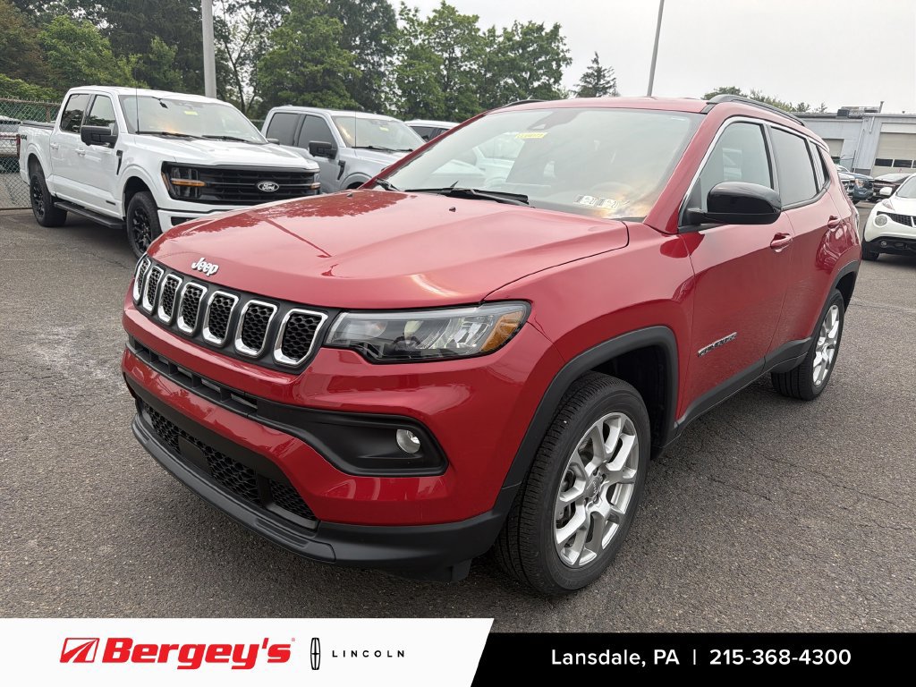 Used 2023 Jeep Compass Latitude AWD/4WD image 1