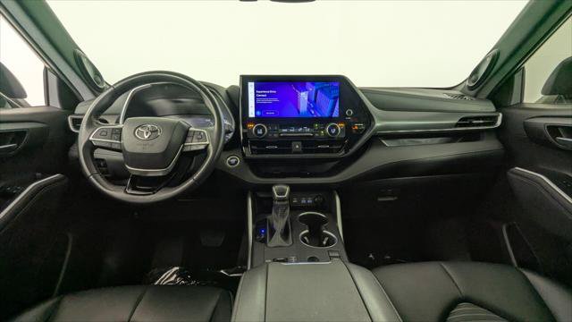 Used 2024 Toyota Highlander XSE FWD image 28