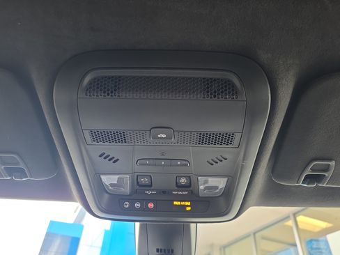 Used 2018 Cadillac XT5 Platinum w/ Driver Assist Package image 26