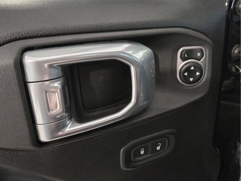 Used 2021 Jeep Gladiator Willys image 13