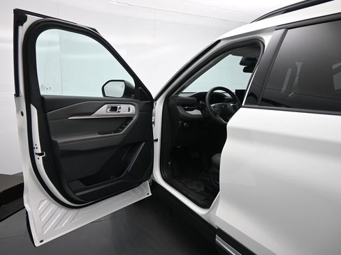 Used 2025 Ford Explorer Active RWD image 7