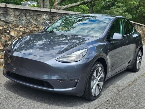 Used 2023 Tesla Model Y Long Range AWD/4WD image 14