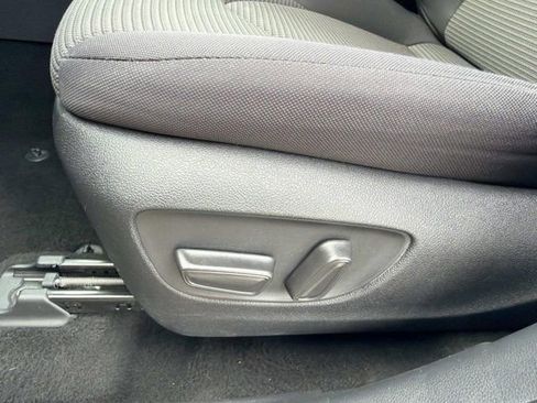 Certified 2025 Toyota Highlander LE FWD image 10
