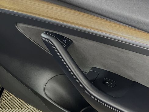 Used 2023 Tesla Model 3 Standard Range image 29