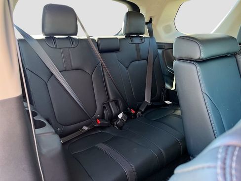 Used 2025 Honda Pilot Touring image 29