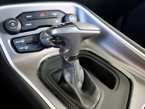 Used 2019 Dodge Challenger SXT image 23