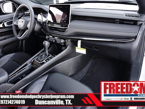 New 2026 Jeep Compass Latitude image 12