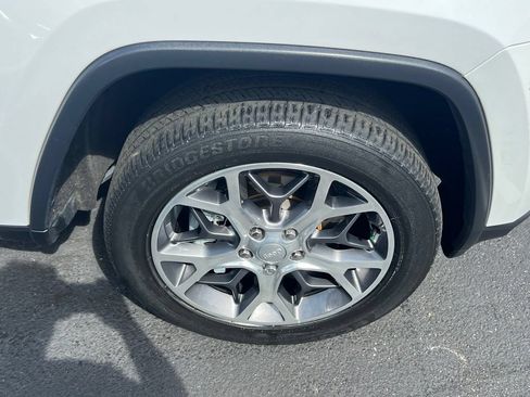 Used 2021 Jeep Grand Cherokee Limited w/ Sun & Sound Group AWD/4WD image 6