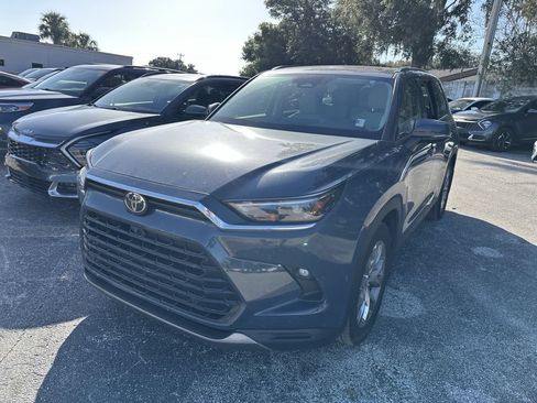 Used 2024 Toyota Grand Highlander AWD image 9
