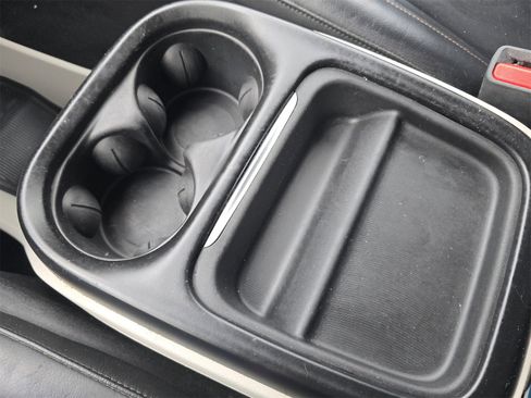 Used 2017 Chrysler Pacifica Touring-L image 32