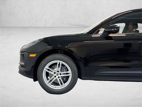 Certified 2026 Porsche Macan AWD/4WD image 29
